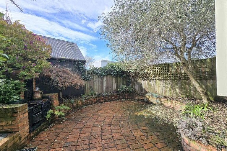 Photo of property in 8 Saint Mary Street, Thorndon, Wellington, 6011