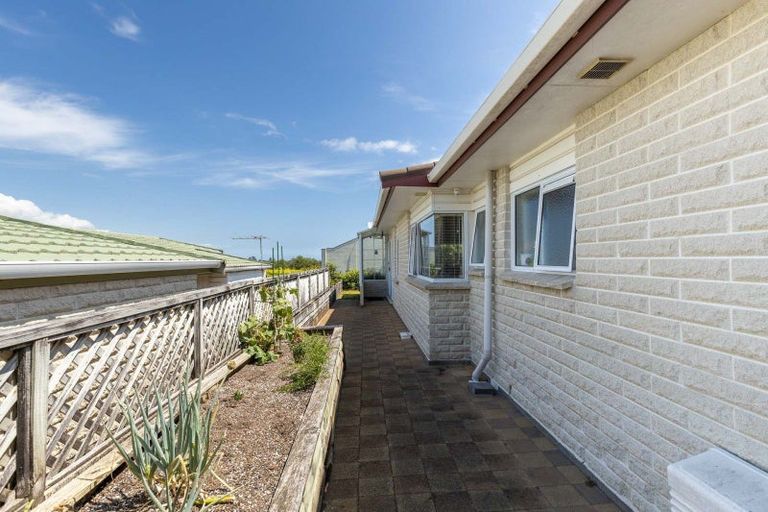 Photo of property in 2/3 Sandel Rise, Merrilands, New Plymouth, 4312