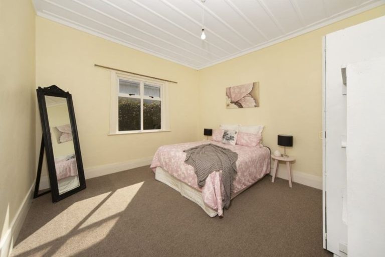 Photo of property in 12 Hutchinson Avenue, New Lynn, Auckland, 0600