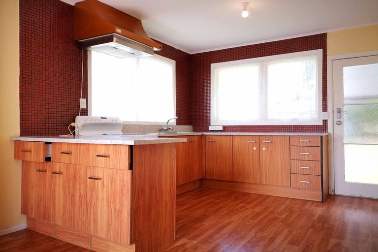 Photo of property in 46 Kohekohe Street, New Lynn, Auckland, 0600