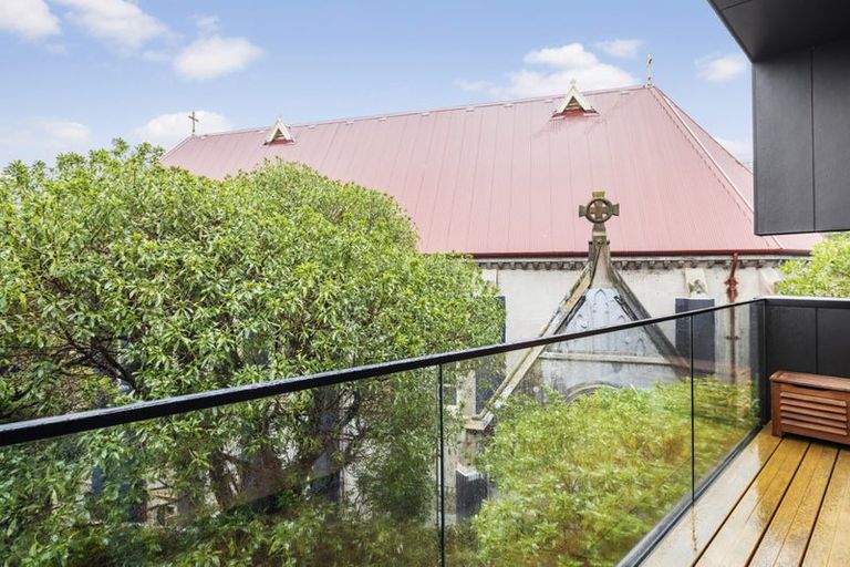 Photo of property in 37 Avon Street, Island Bay, Wellington, 6023