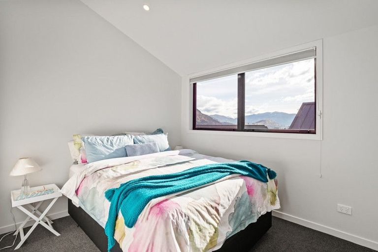 Photo of property in 25 Double Cone Road, Jacks Point, Queenstown, 9371