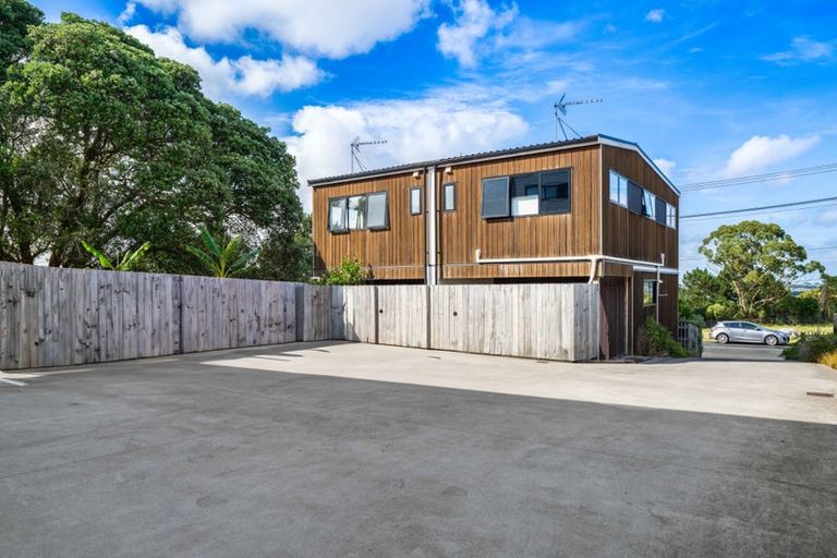 Photo of property in 2/141 Wallace Road, Mangere Bridge, Auckland, 2022