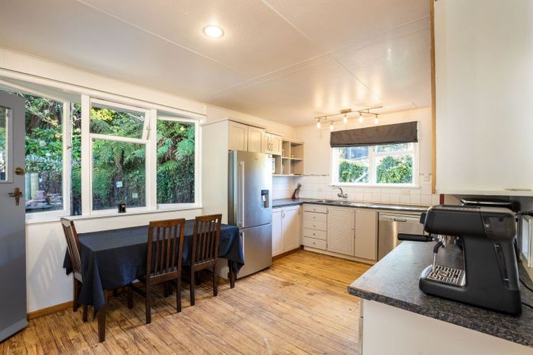 Photo of property in 16 Regent Place, Blagdon, New Plymouth, 4310