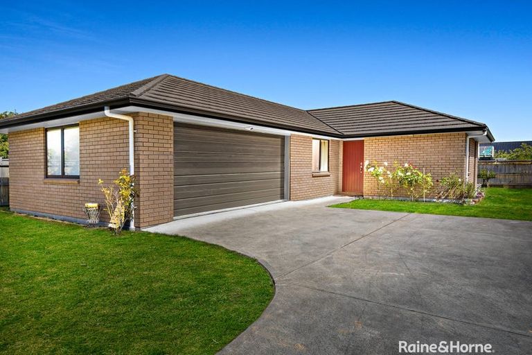 Photo of property in 21 Cambridge Road, Martinborough, 5711