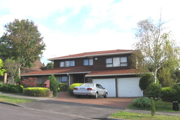 Photo of property in 18 Ravenstone Place, Chatswood, Auckland, 0626