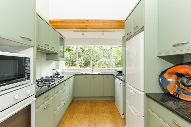 Photo of property in 103 Wirihana Road, Titirangi, Auckland, 0604