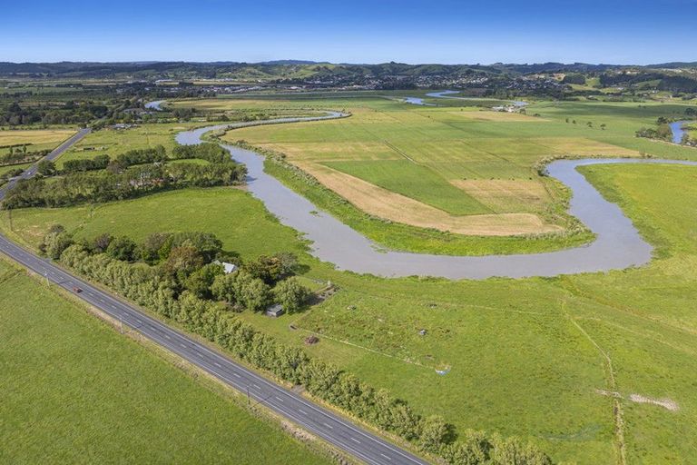 Photo of property in 2162 State Highway 16, Helensville, 0875