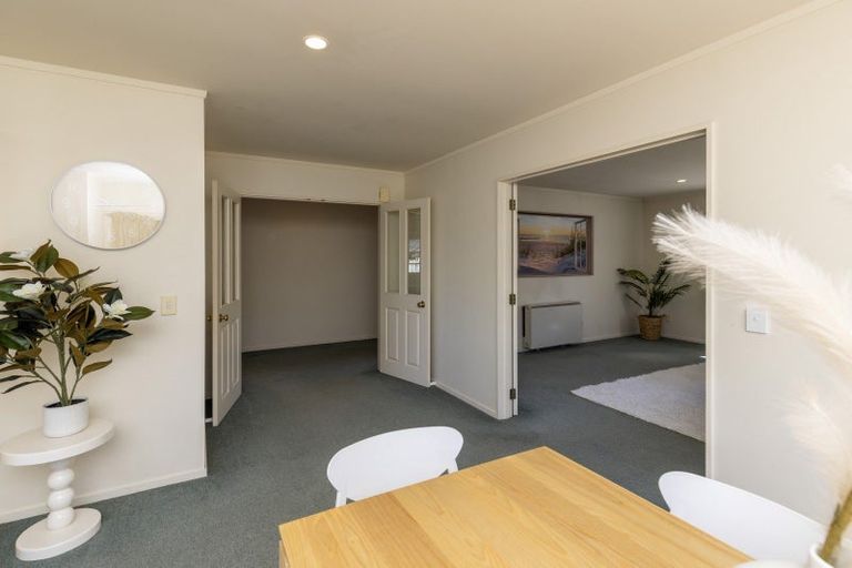 Photo of property in 22 Kowhai Grove, Raumati Beach, Paraparaumu, 5032