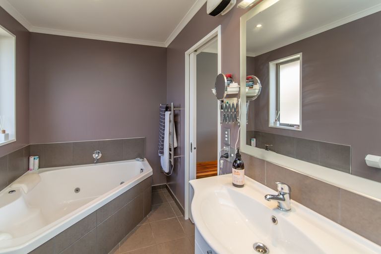 Photo of property in 11d Cameron Crescent, Rolleston, 7614