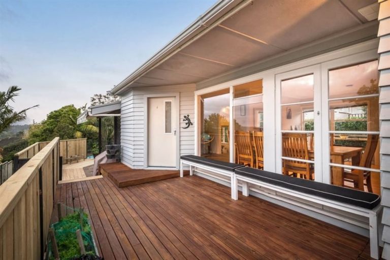 Photo of property in 11 Mayall Avenue, Beach Haven, Auckland, 0626