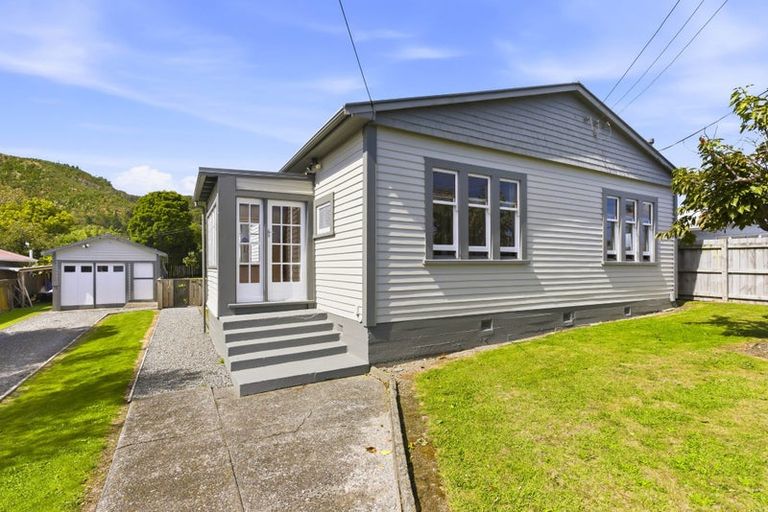 Photo of property in 42 Hinemoa Street, Paraparaumu, 5032