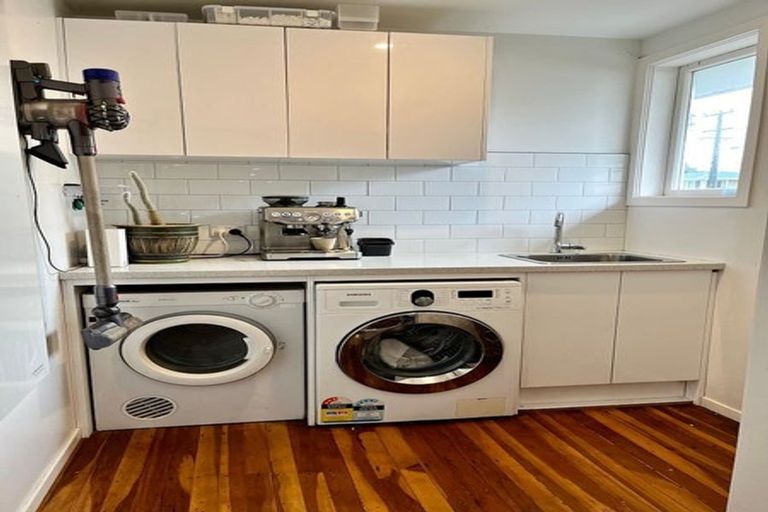 Photo of property in 35 Sullivan Avenue, Mangere Bridge, Auckland, 2022