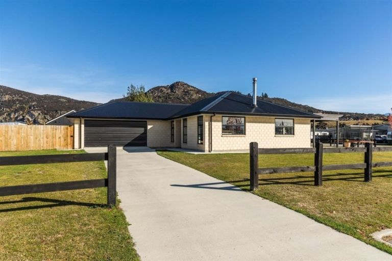Photo of property in 67 Frye Crescent, Albert Town, Wanaka, 9305