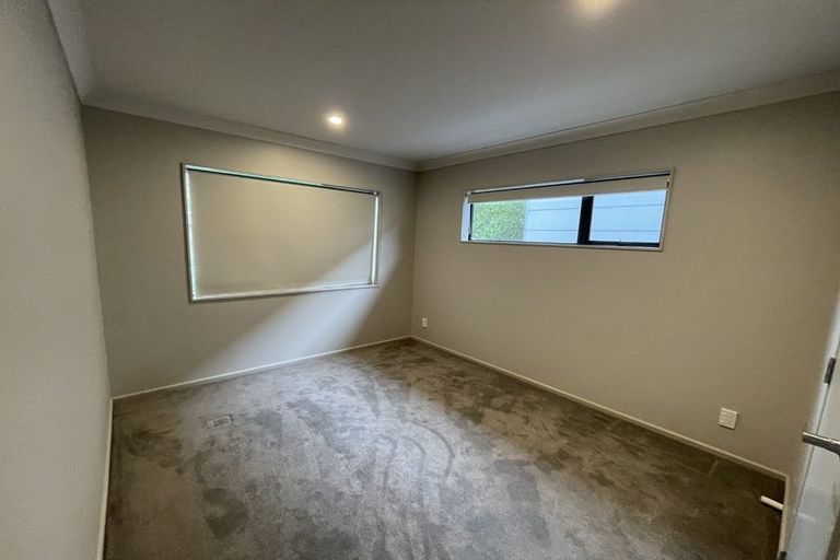 Photo of property in 3 Brindle Way, Newlands, Wellington, 6037