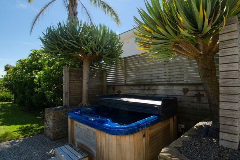 Photo of property in 17 Taumata Road, Omaha, Warkworth, 0986