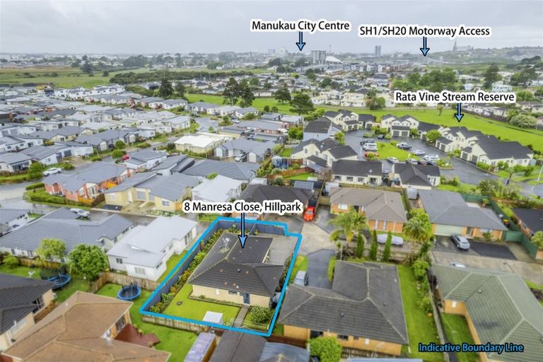 Photo of property in 8 Manresa Close, Hillpark, Auckland, 2102