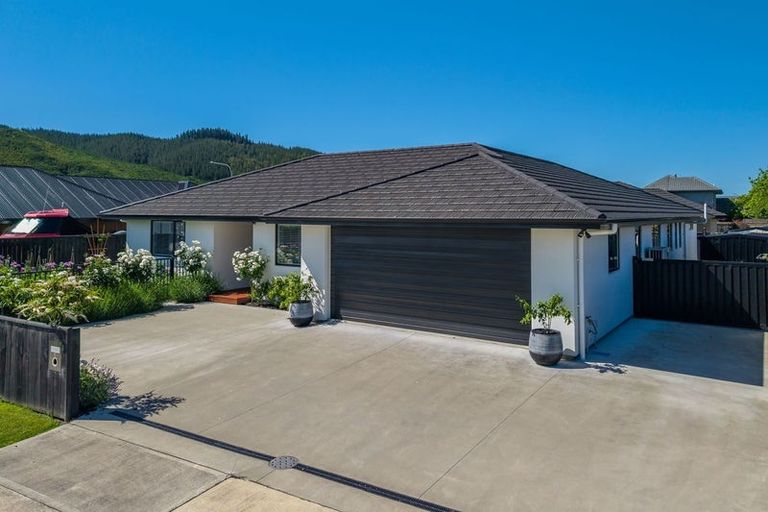 Photo of property in 6 George Fyfe Way, Wakefield, 7025