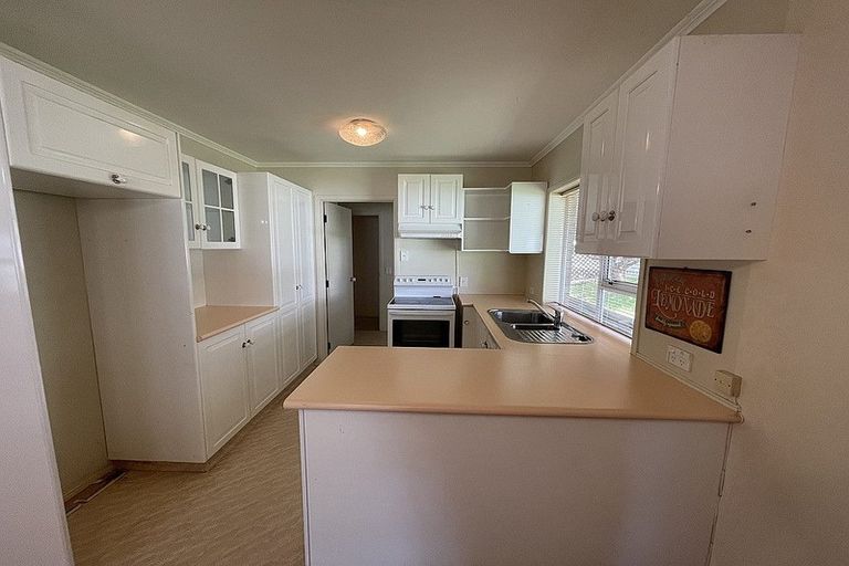 Photo of property in 84 Granville Drive, Massey, Auckland, 0614