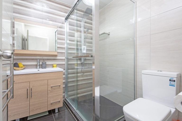 Photo of property in 2/38 Stanniland Street, Sunnyhills, Auckland, 2010