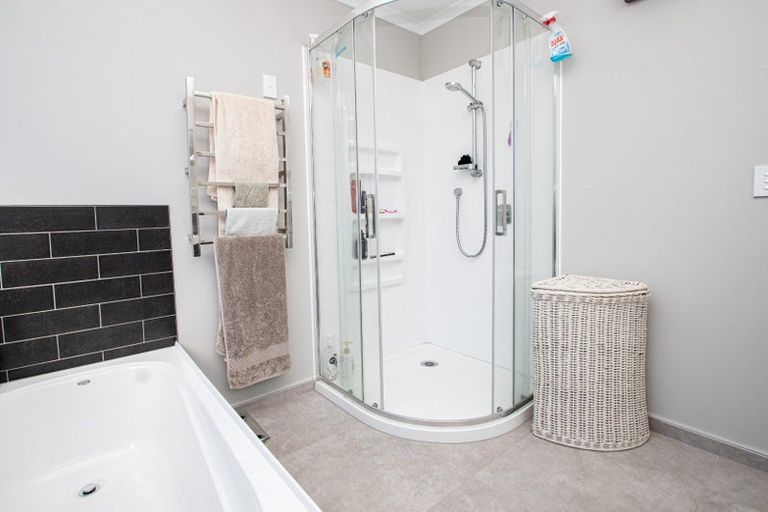 Photo of property in 42 Jarrett Terrace, Leamington, Cambridge, 3432