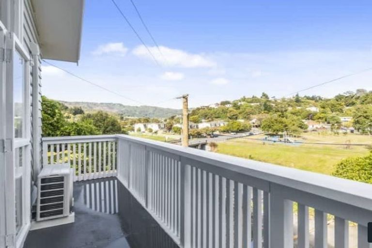 Photo of property in 33 Thomas Street, Stokes Valley, Lower Hutt, 5019