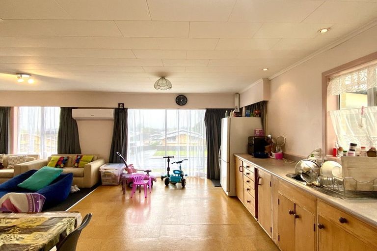 Photo of property in 2/18 Hillside Drive, Maoribank, Upper Hutt, 5018