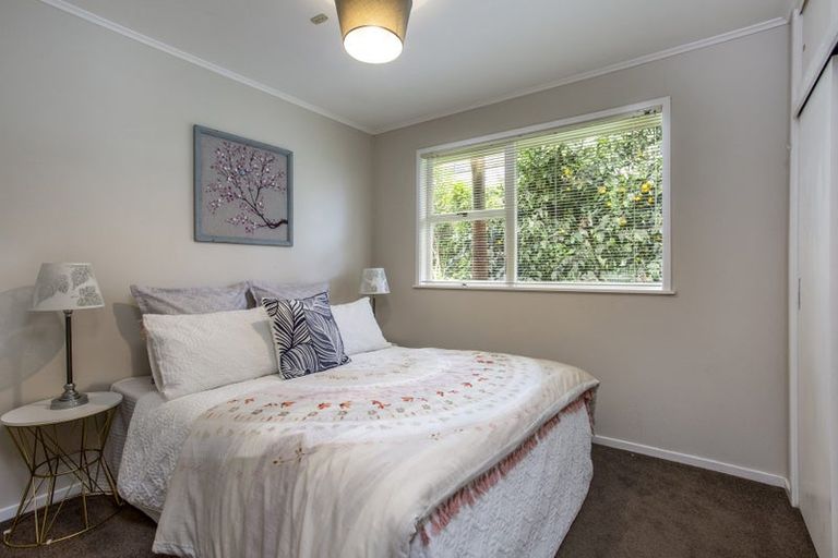 Photo of property in 9 The Grove, Titirangi, Auckland, 0604