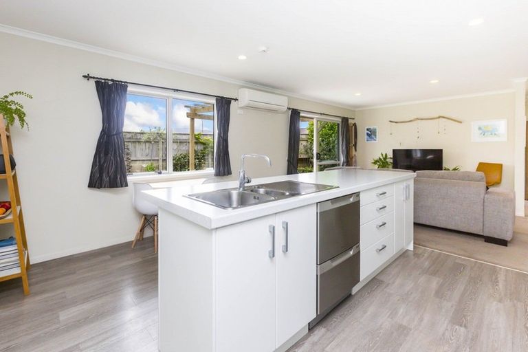 Photo of property in 62 Sunstone Crescent, Brown Owl, Upper Hutt, 5018