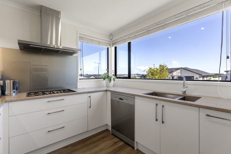 Photo of property in 6 Opouatu Avenue, Glenbrook, Waiuku, 2681