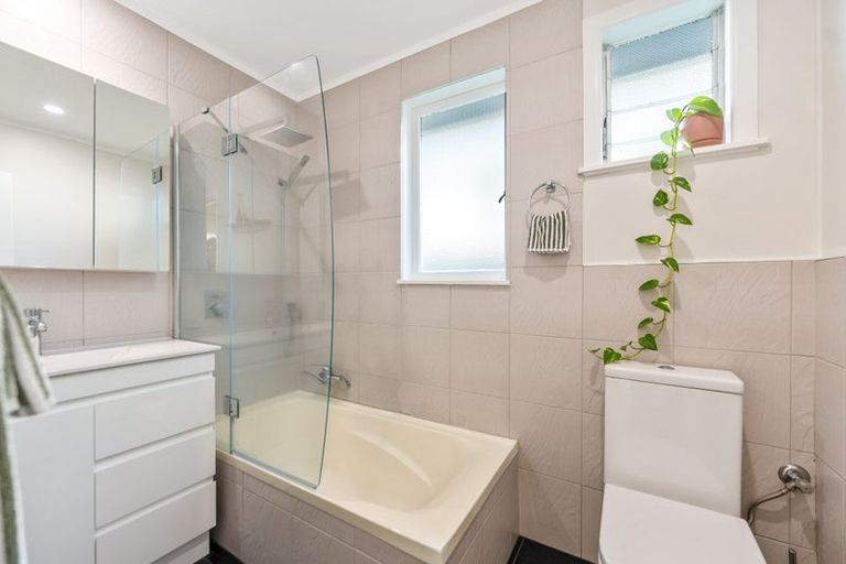 Photo of property in 1/58 Corunna Road, Milford, Auckland, 0620