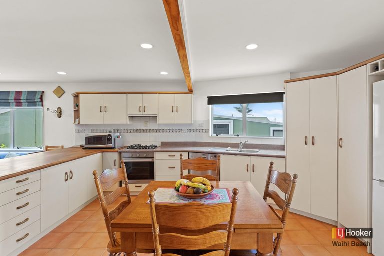 Photo of property in 31 Ocean View Road, Waihi Beach, 3611