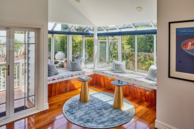 Photo of property in 4 Robieson Street, Roseneath, Wellington, 6011