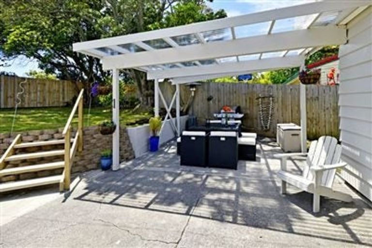 Photo of property in 1/552 Beach Road, Rothesay Bay, Auckland, 0630