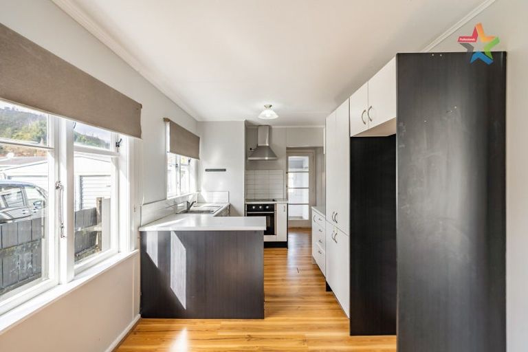 Photo of property in 5 Bythell Street, Wainuiomata, Lower Hutt, 5014