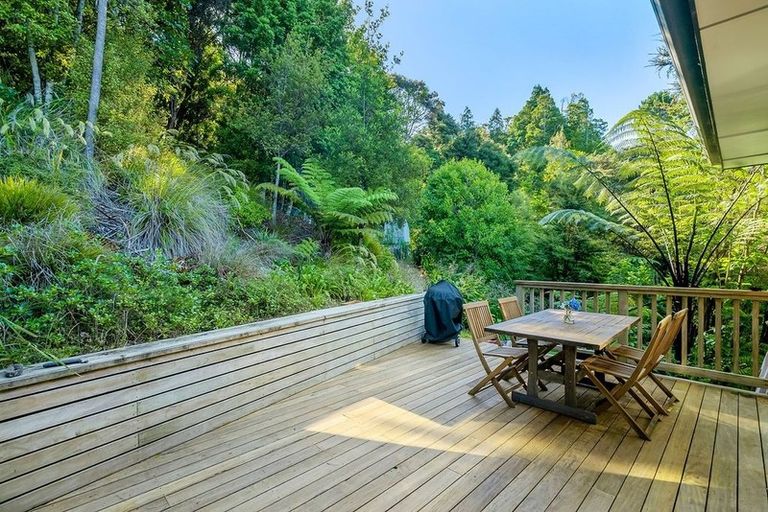 Photo of property in 9 Herrings Cove Place, Titirangi, Auckland, 0604