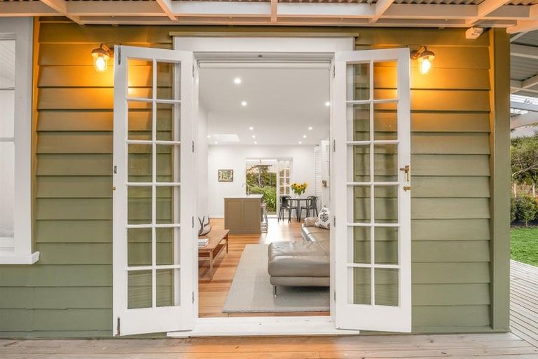 Photo of property in 1223 Old North Road, Helensville, 0875