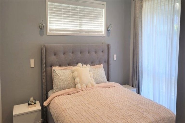 Photo of property in 19 Mooring Close, Whitby, Porirua, 5024