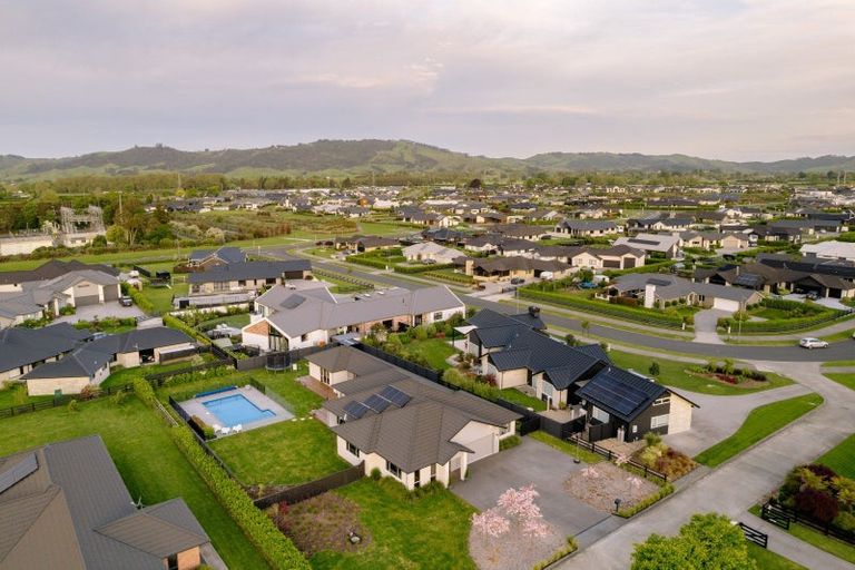 Photo of property in 39 Mike Smith Drive, Cambridge, 3434