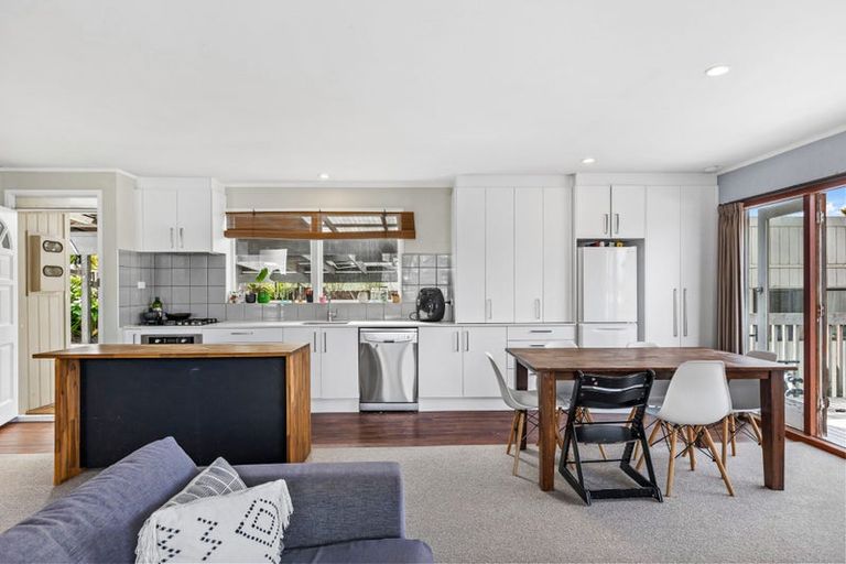 Photo of property in 83 Sunnyvale Road, Massey, Auckland, 0614