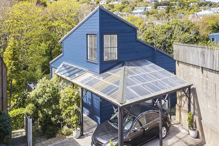 Photo of property in 15 Waikowhai Street, Ngaio, Wellington, 6035