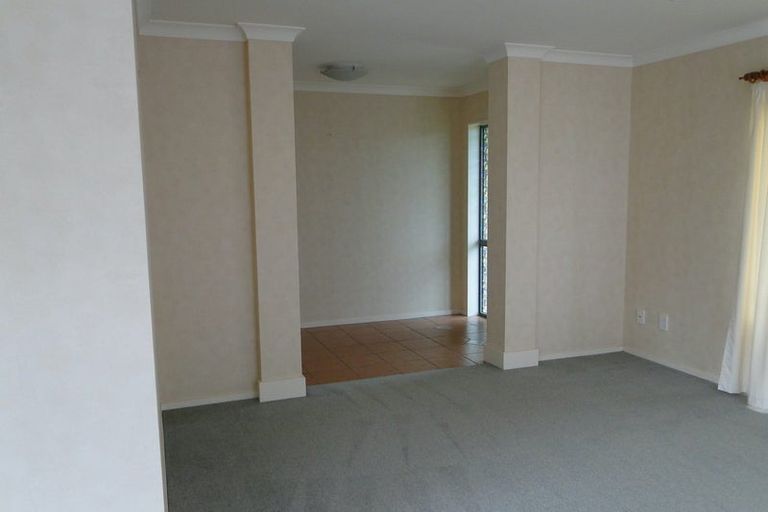 Photo of property in 8 Attymon Lane, East Tamaki, Auckland, 2016