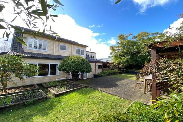 Photo of property in 8 Picasso Drive, West Harbour, Auckland, 0618