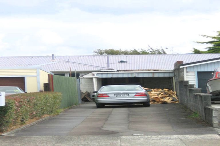 Photo of property in 19 Totara Park Road, Clouston Park, Upper Hutt, 5018