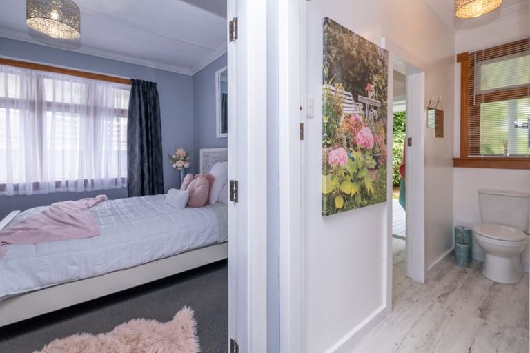 Photo of property in 48 Karina Road, Merrilands, New Plymouth, 4312