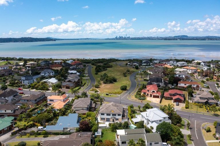 Photo of property in 16 Waimanu Bay Drive, Te Atatu Peninsula, Auckland, 0610