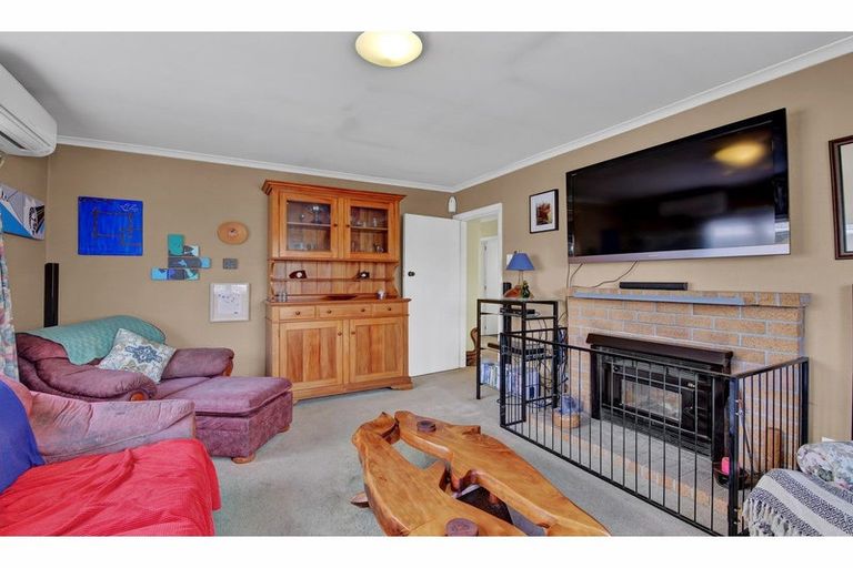 Photo of property in 14 Woodend Road, Woodend, 7610