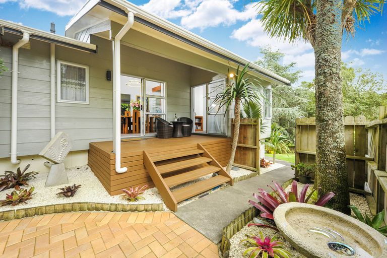 Photo of property in 103 Wirihana Road, Titirangi, Auckland, 0604