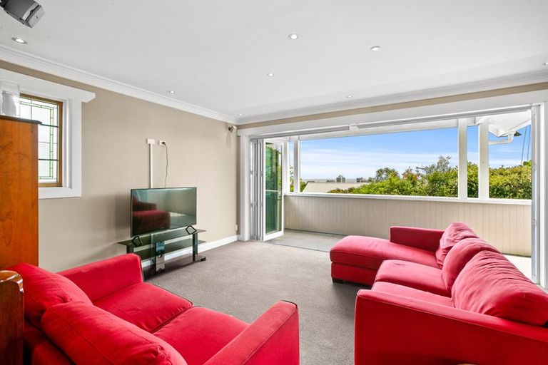 Photo of property in 43 Cameron Street, New Plymouth, 4310