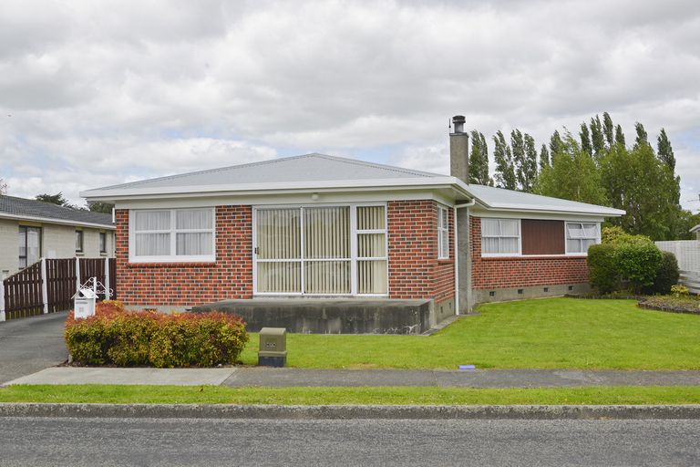 Photo of property in 11 Fairbrother Street, Carterton, 5713